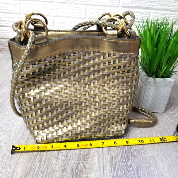 Gold metallic bucket tote - Picture 10 of 10